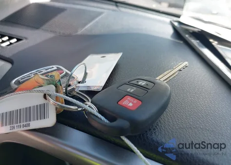 2016 Toyota Rav4 Le z USA, uszkodzony, nr VIN JTMZFREV8GJ078965